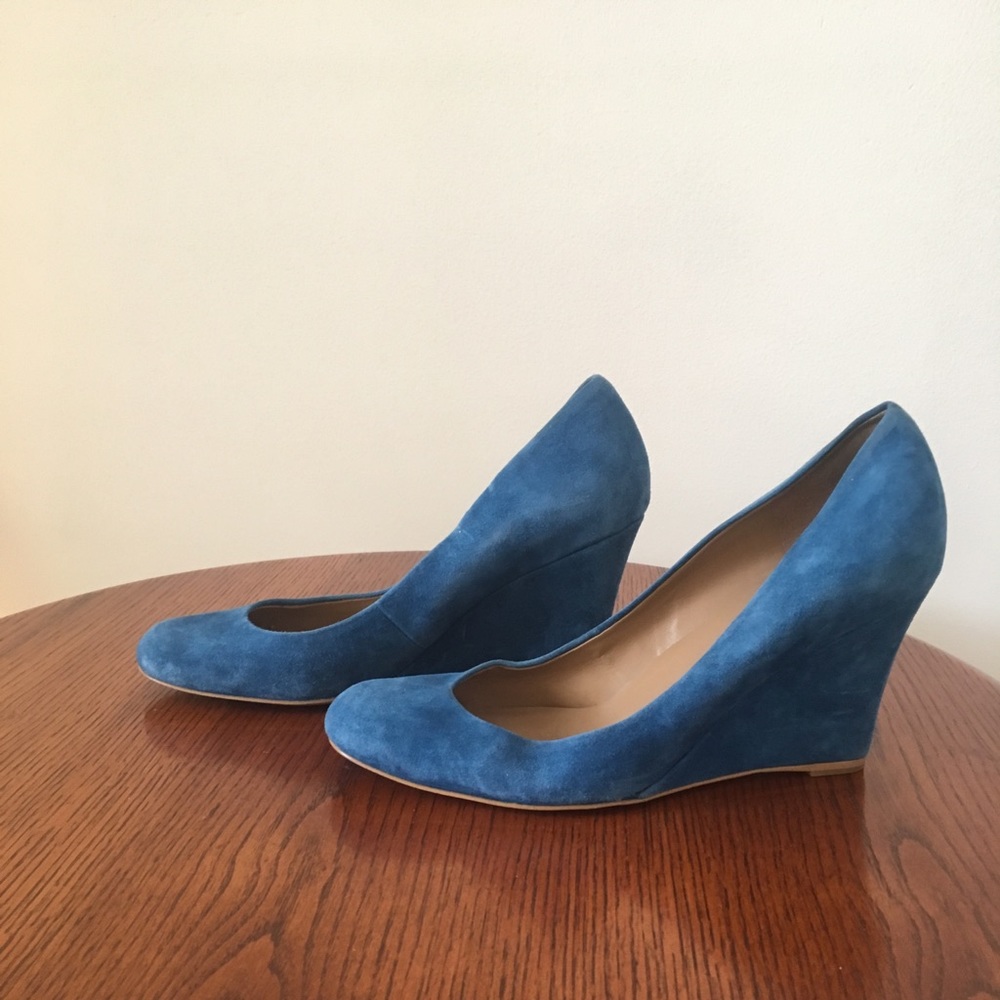 Ann Taylor Blue suede Wedges size 9.5